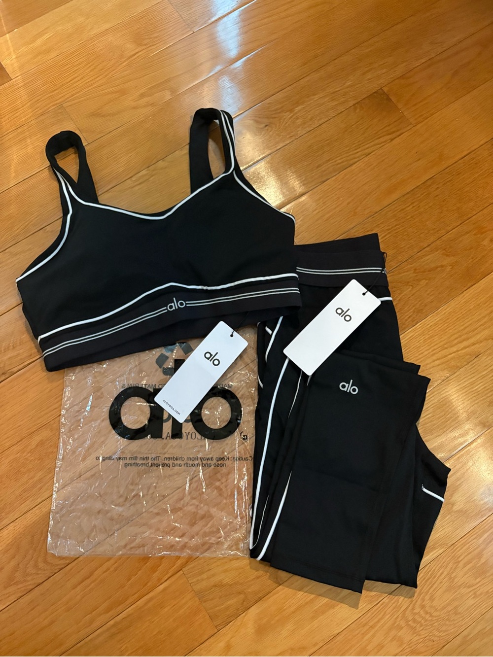 ALO Yoga Black Sports Bra and Leggings Set with White Piping
